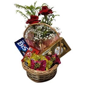 thumb-cesta-chocolates-com-arranjo-de-rosas-0