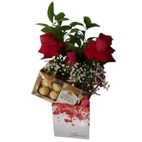 thumb-arranjo-de-3-rosas-caixa-decorada-ferrero-rocher-0